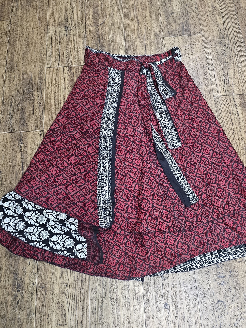 Red Printed Wrap Skirt with Black Trim Hippie Summer Sz M Womens Boho